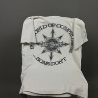 ボルトスローワー 2000年代 妥協の世界におけるTシャツ