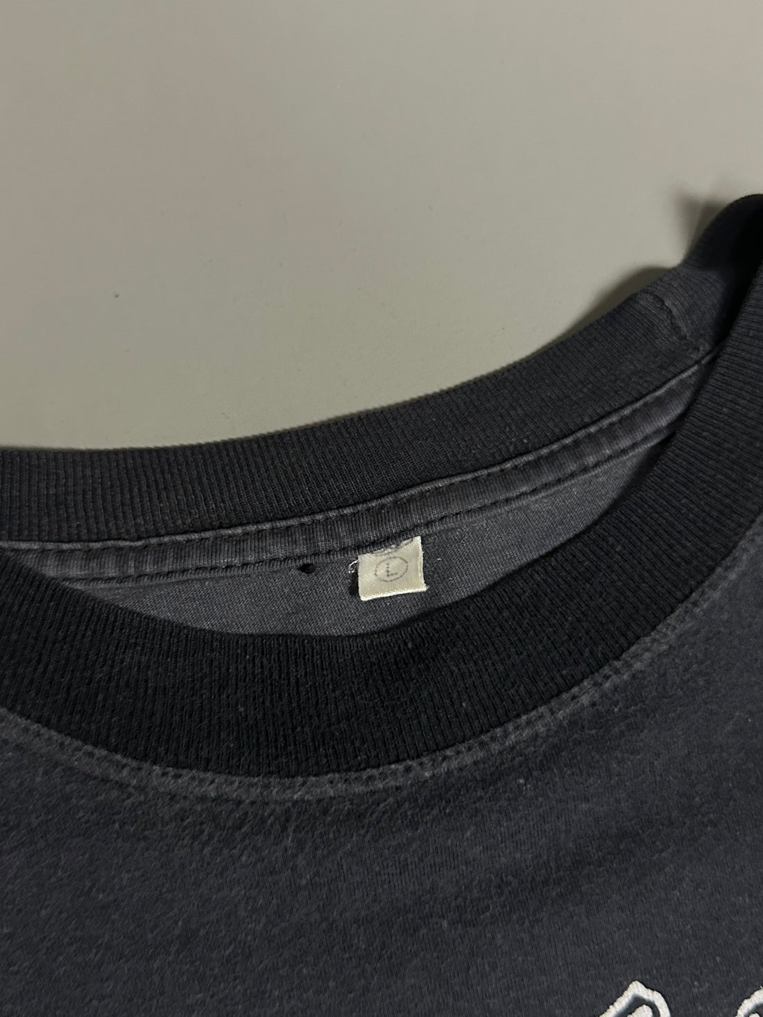 1990年代のヴィンテージ「ニヒリスト・ドラウンド」Tシャツ