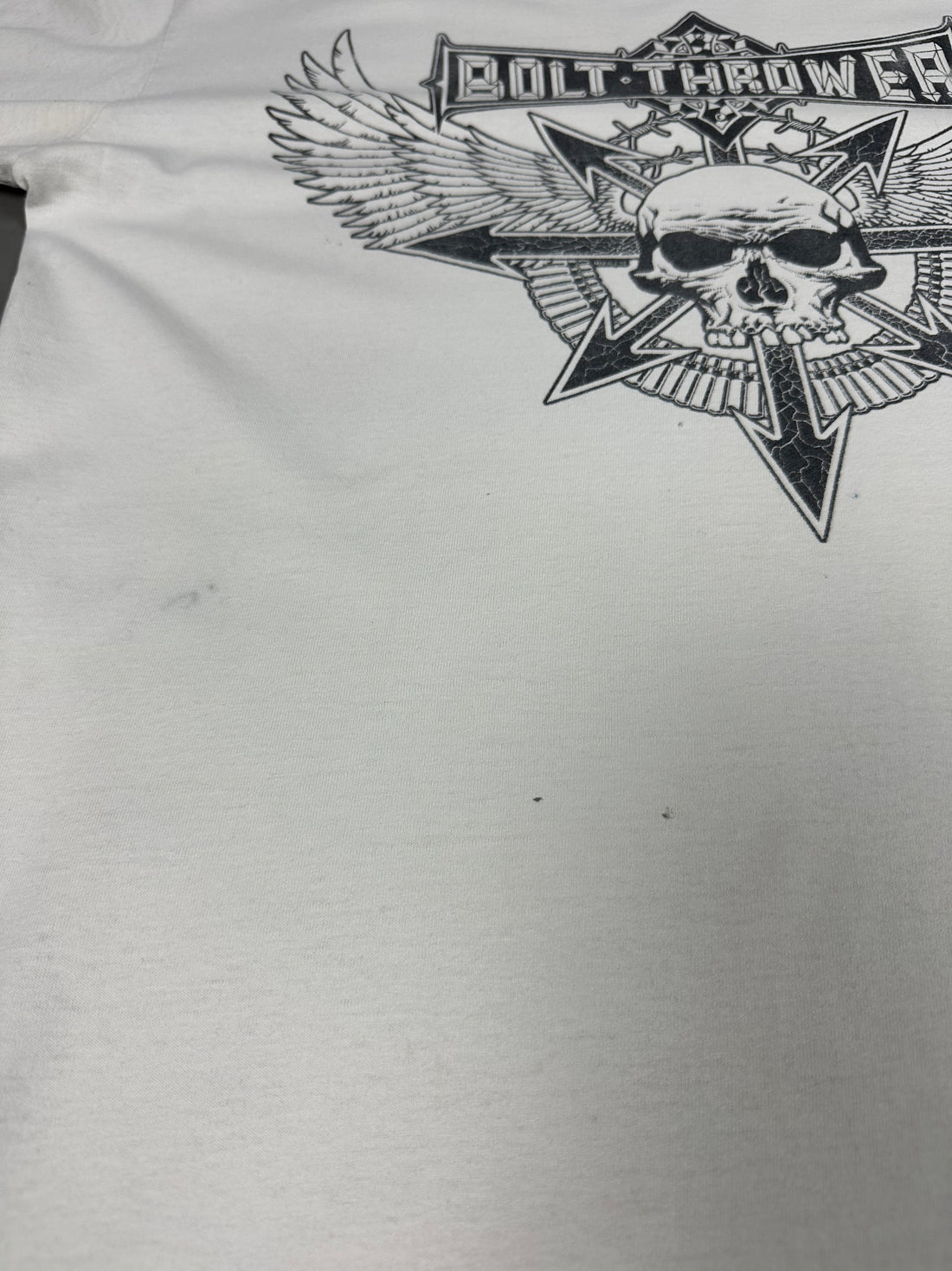 ボルトスローワー 2000年代 妥協の世界におけるTシャツ