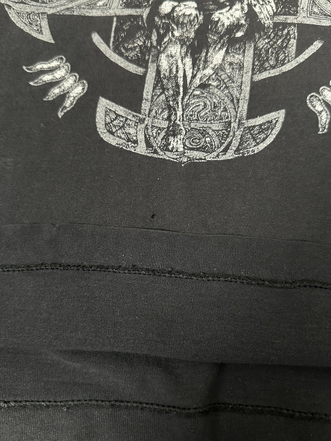 90年代ヴィンテージのグレイブノースリーブTシャツ