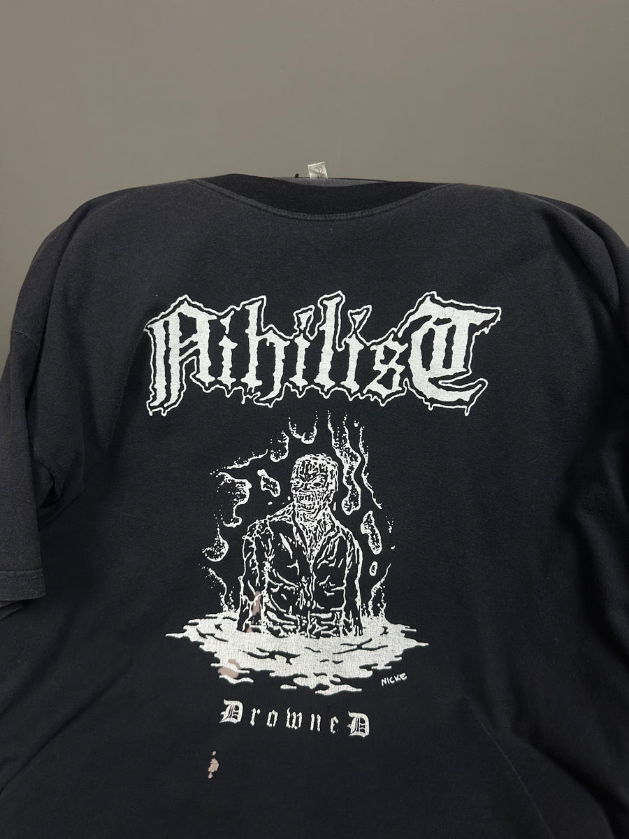 1990年代のヴィンテージ「ニヒリスト・ドラウンド」Tシャツ