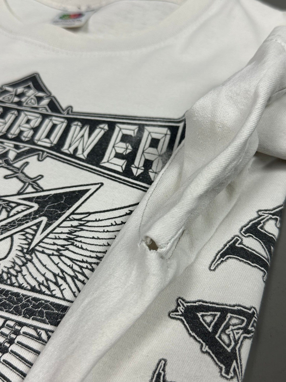 ボルトスローワー 2000年代 妥協の世界におけるTシャツ