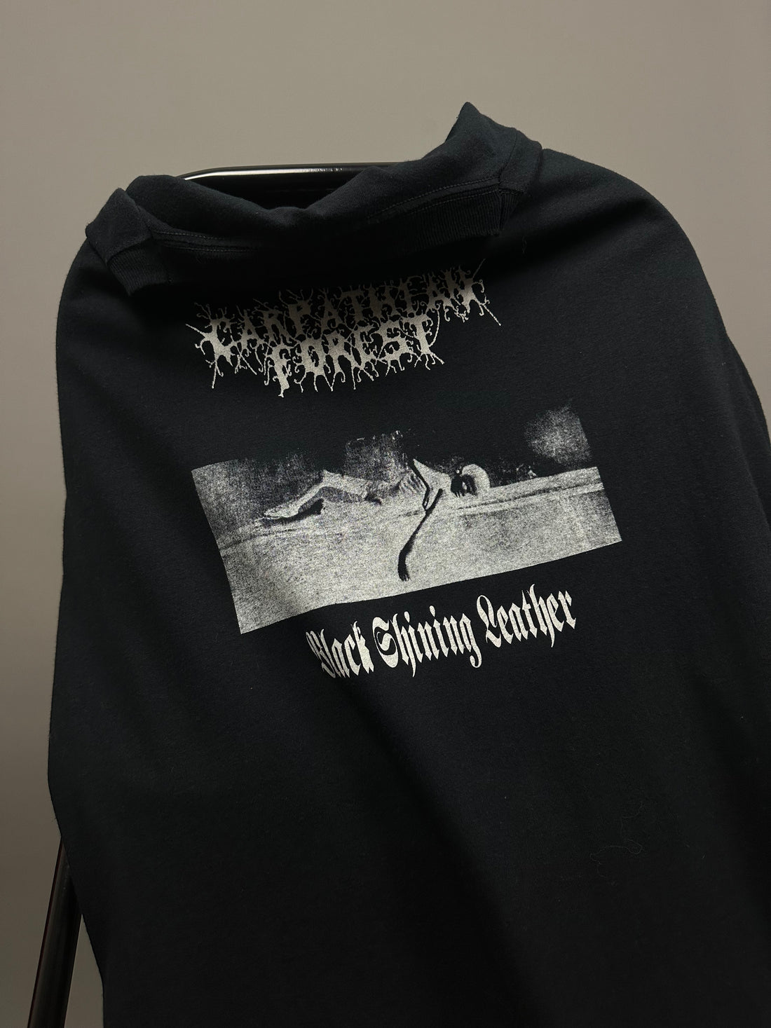 カルパティアフォレスト 1999 ブラックシャイニングレザー ヴィンテージTシャツ