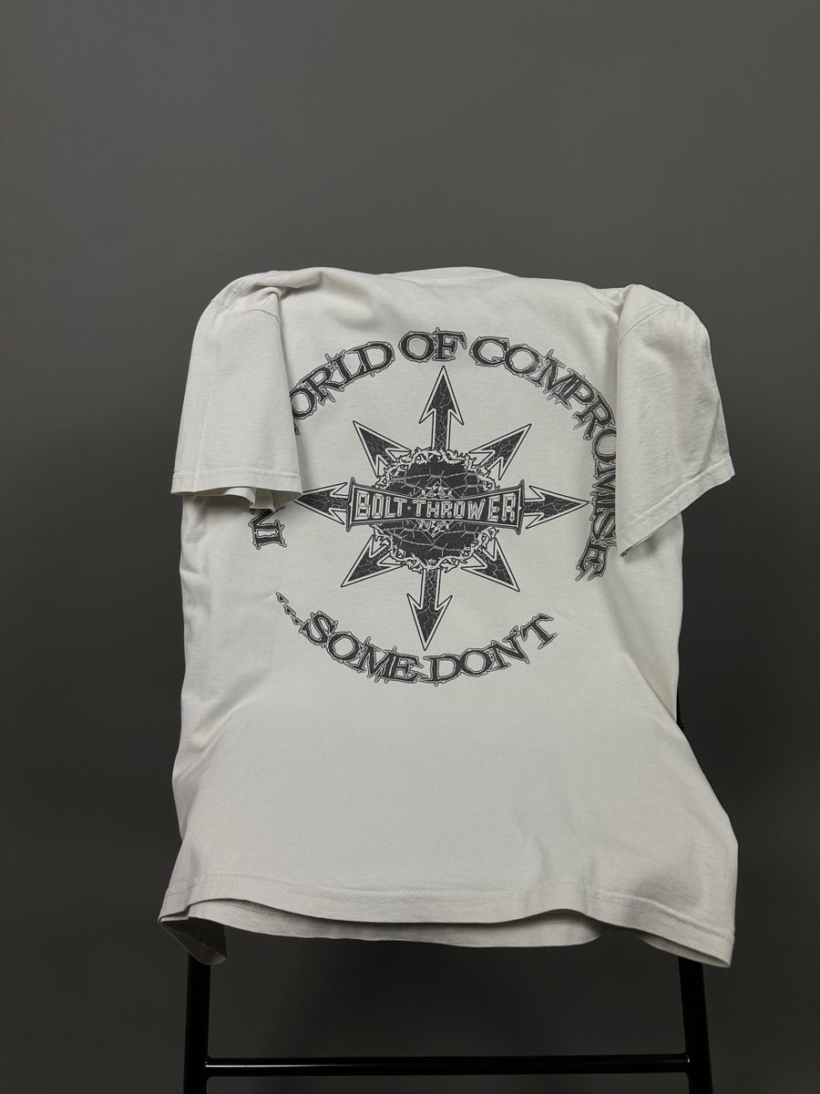 ボルトスローワー 2000年代 妥協の世界におけるTシャツ
