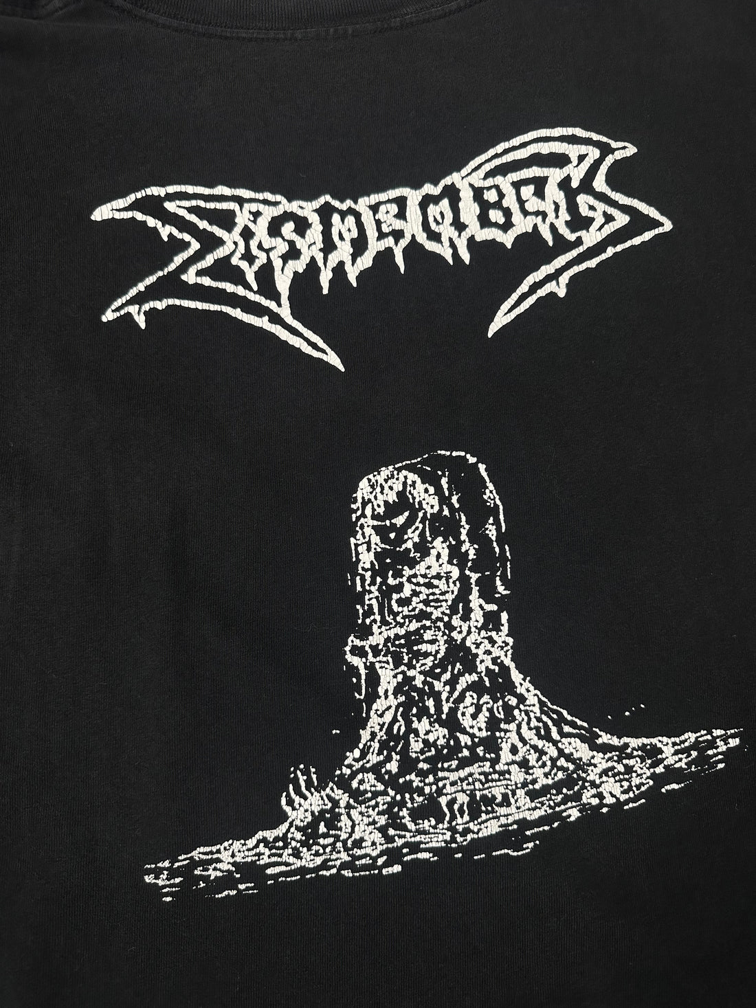 2000年代のヴィンテージ「Dismember Tシャツ」