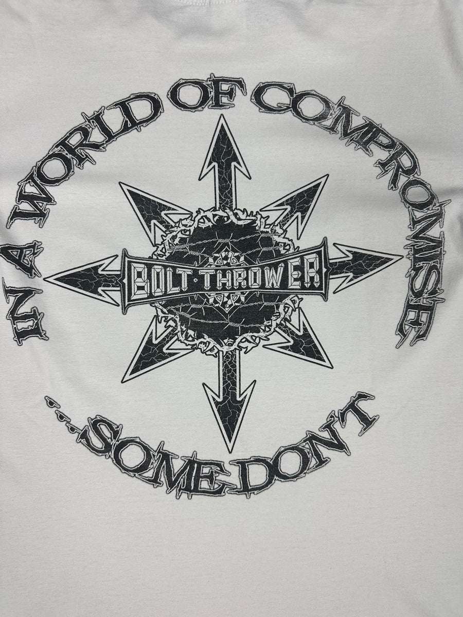 ボルトスローワー 2000年代 妥協の世界におけるTシャツ