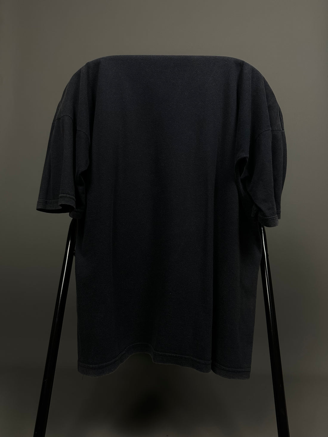 1990年代のヴィンテージ「ニヒリスト・ドラウンド」Tシャツ