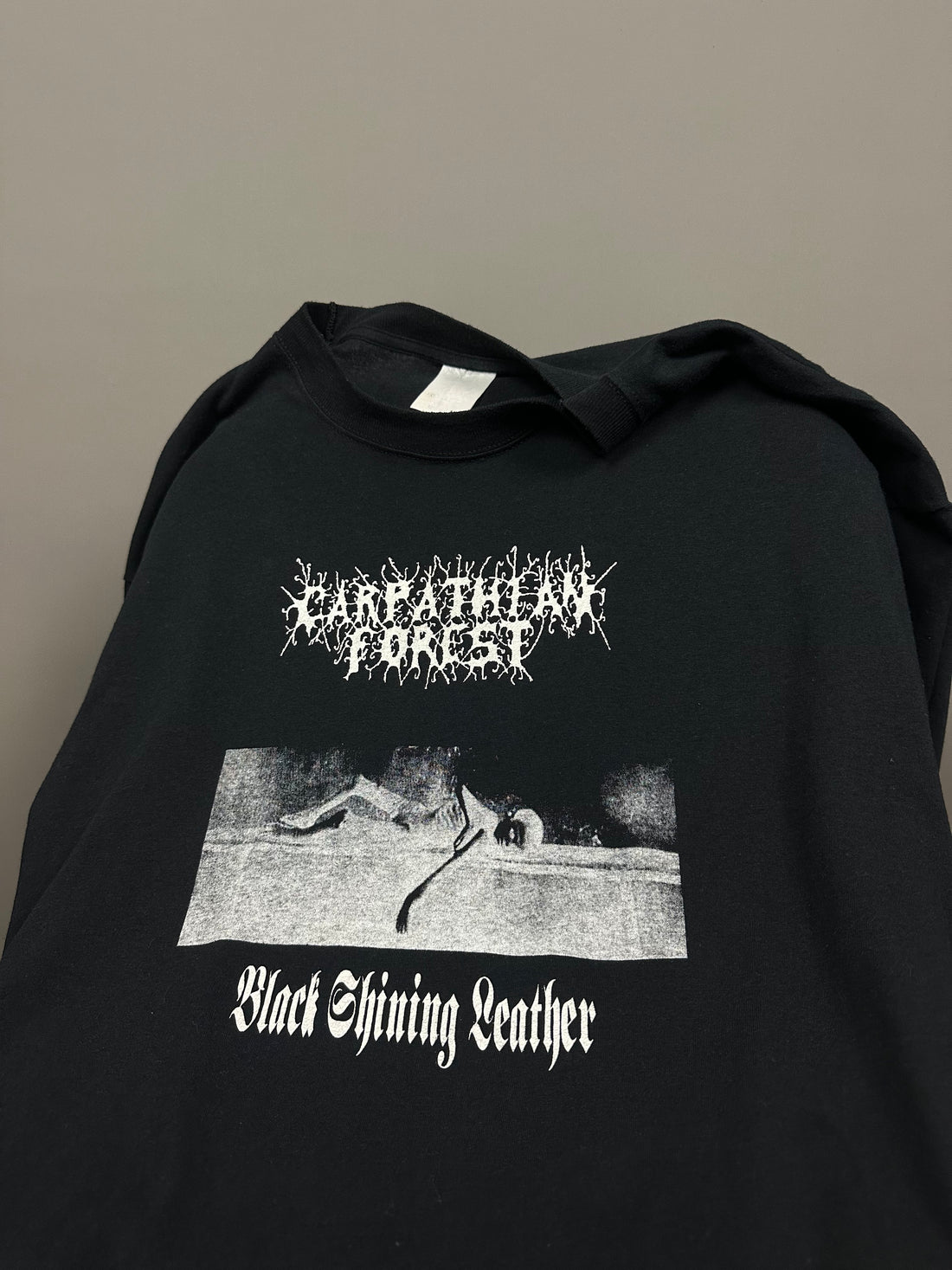 カルパティアフォレスト 1999 ブラックシャイニングレザー ヴィンテージTシャツ