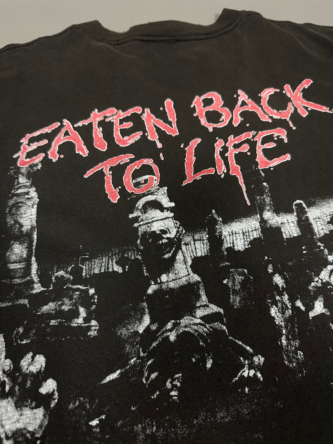 1990年代のヴィンテージ カンニバル・コープス イートン バック・トゥ・ライフ Tシャツ