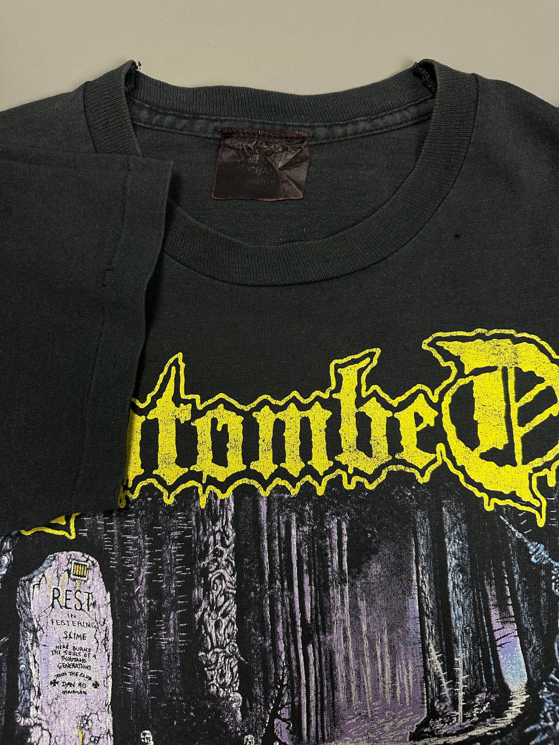 エントゥームド 1990 レフトハンドパス ヴィンテージ Tシャツ
